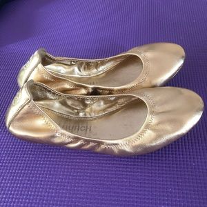Tory Burch Gold Edie flat SZ8.5 never worn